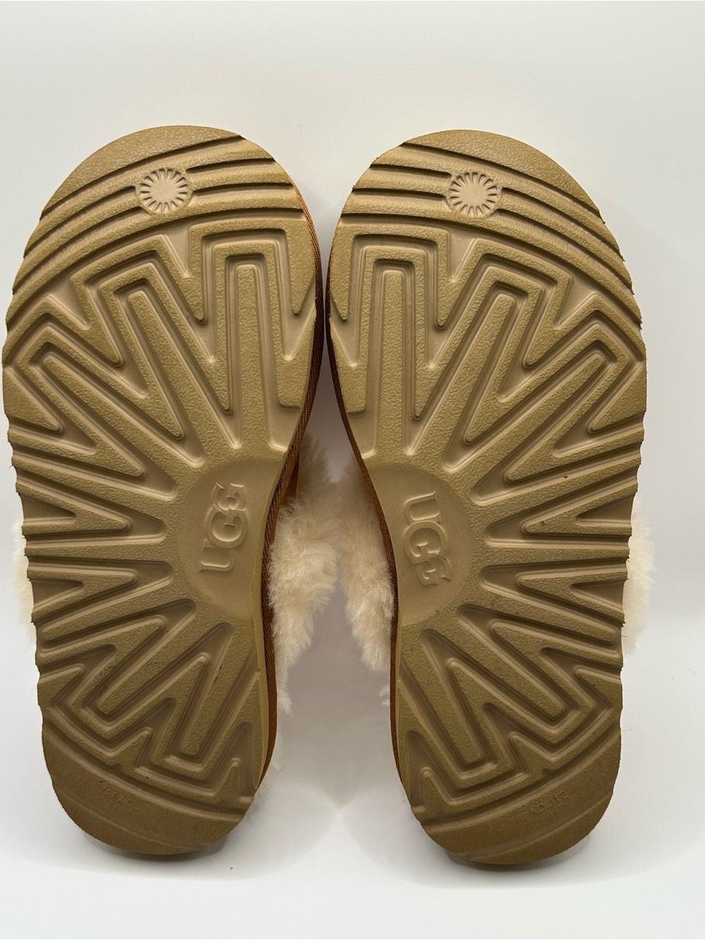 UGG Kids Chestnut Brown Sheepskin Slip-On Slippers - Picture 4 of 6